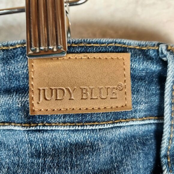 Judy Blue 13/31 Boyfriend Jean Distressed Stretch Denim, Plus Curvy Friendly - Picture 3 of 11